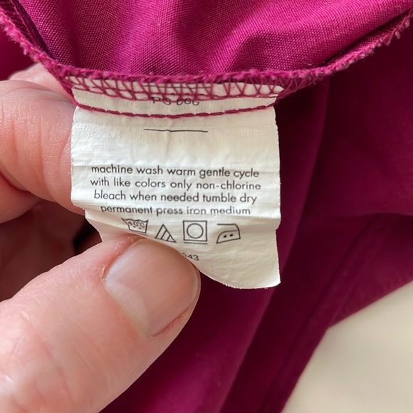 Van Heusen Men Burgundy Fitted Button Down- Front Pocket- Cuffed sleeves-Size 15 - Picture 3 of 15